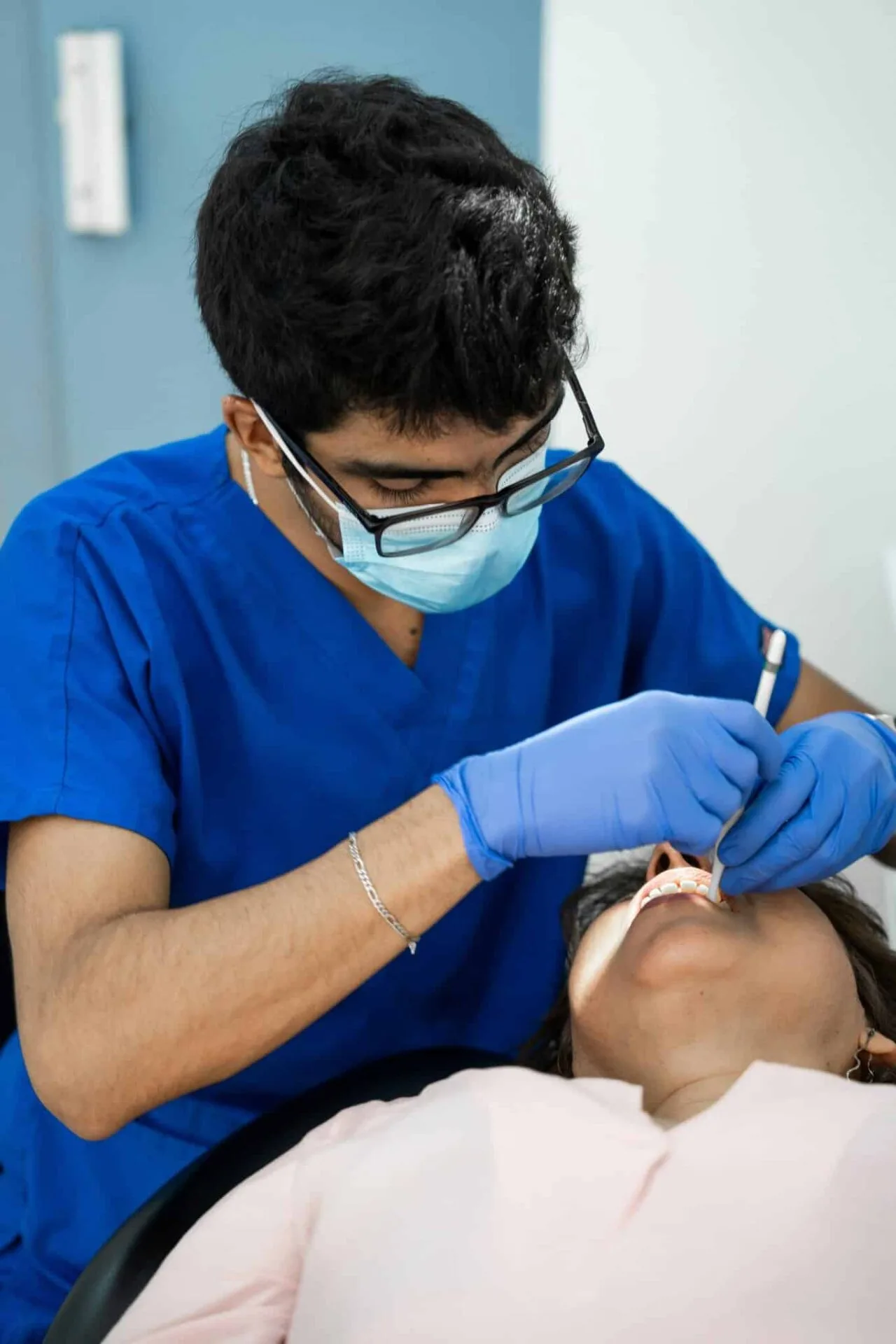 Signs a Tooth Cannot Be Saved and the importance of preventing jawbone loss.